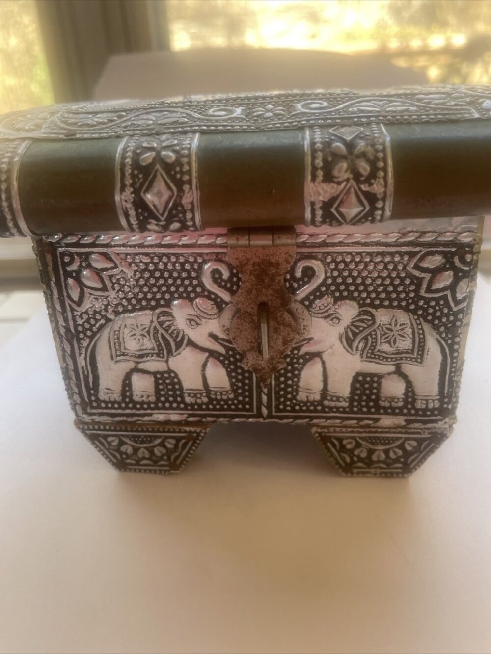 Vintage hammered relief silver Elephant box chest jewelry case good luck gift